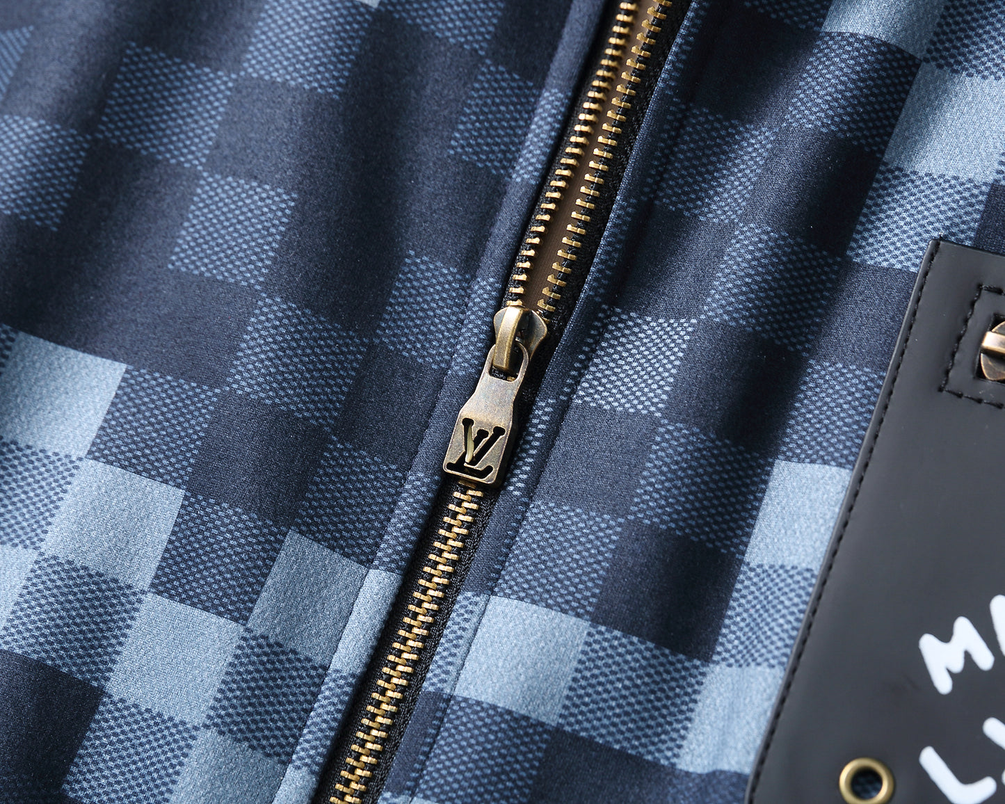 Conjunto de grife LV