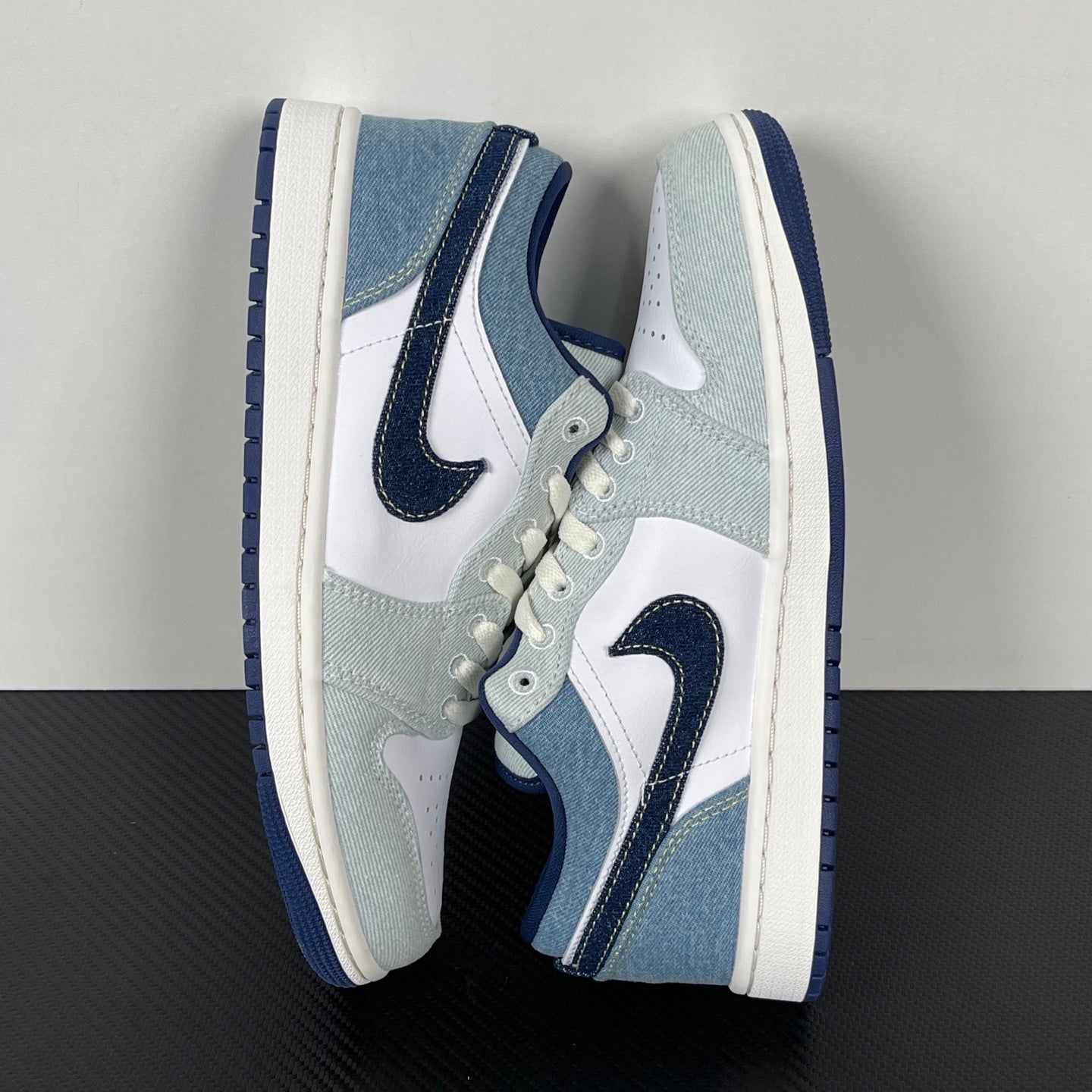 Air Jordan 1 Low Jeans
