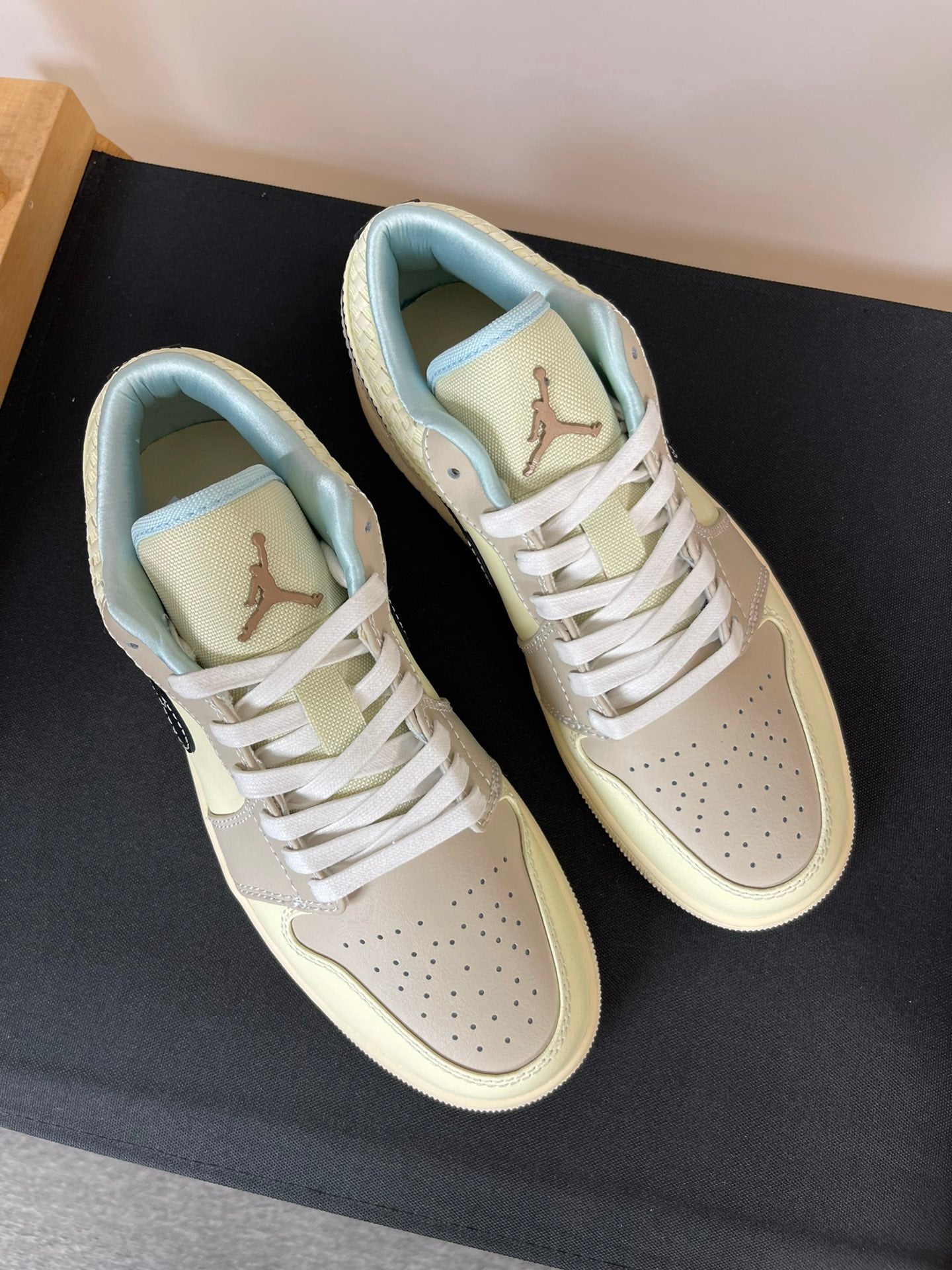 Air Jordan 1 Low