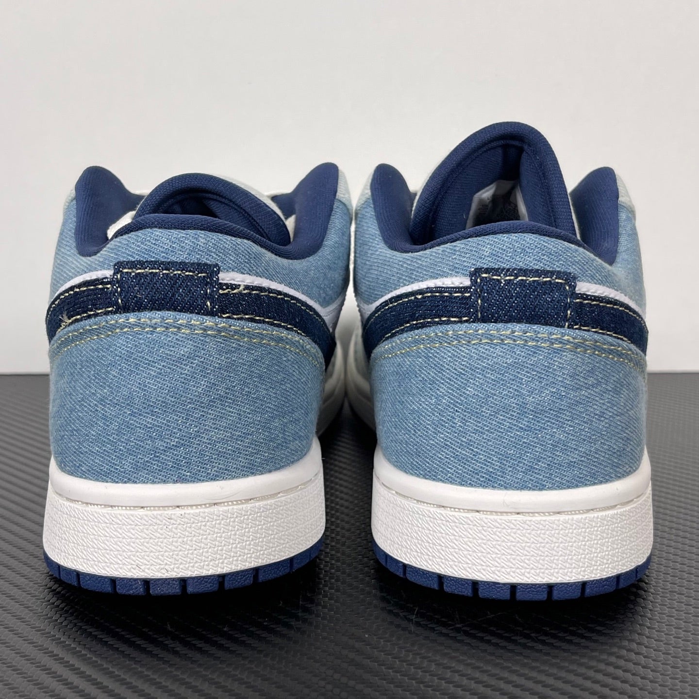 Air Jordan 1 Low Jeans