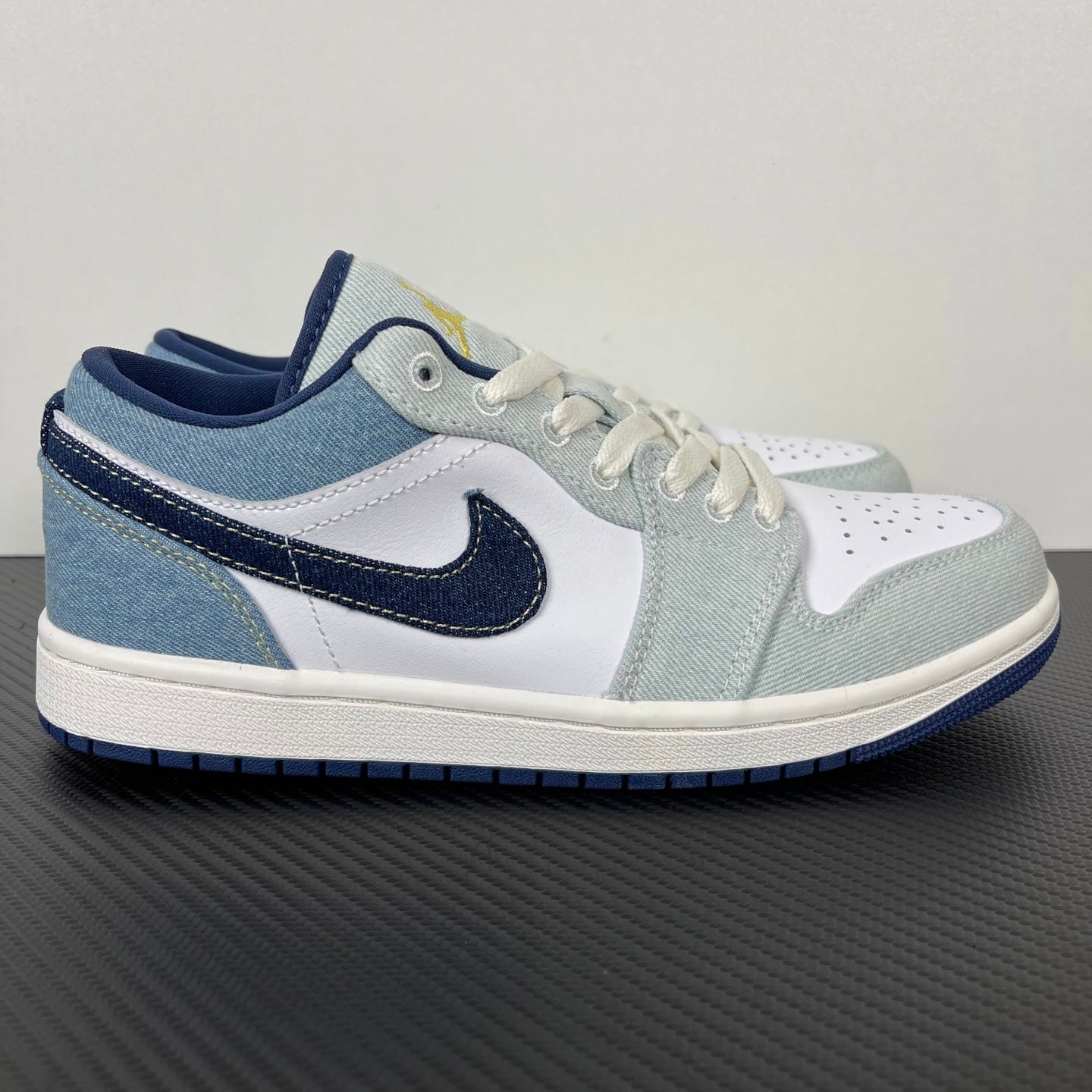 Air Jordan 1 Low Jeans