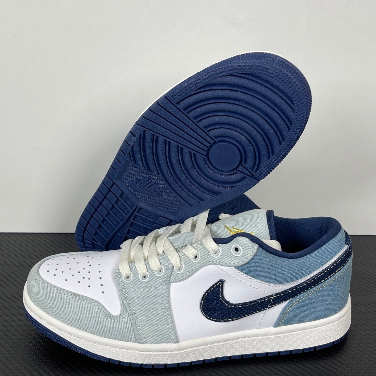 Air Jordan 1 Low Jeans
